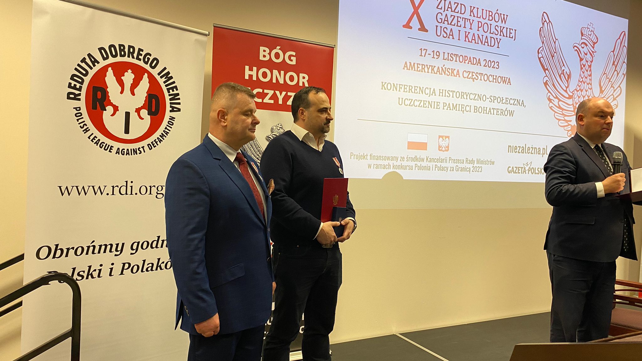 In a heartfelt acknowledgment of their contributions to the Polish diaspora, activists from the “Gazeta Polska” clubs in the United States have been honored by the Polish government with the Badge of Merit for Polonia and Poles Abroad. The recipients of this prestigious award are Maciej Rusiński and Tadeusz Antoniak. The award ceremony took place during the 10th Congress of “Gazeta Polska” Clubs in the USA and Canada.